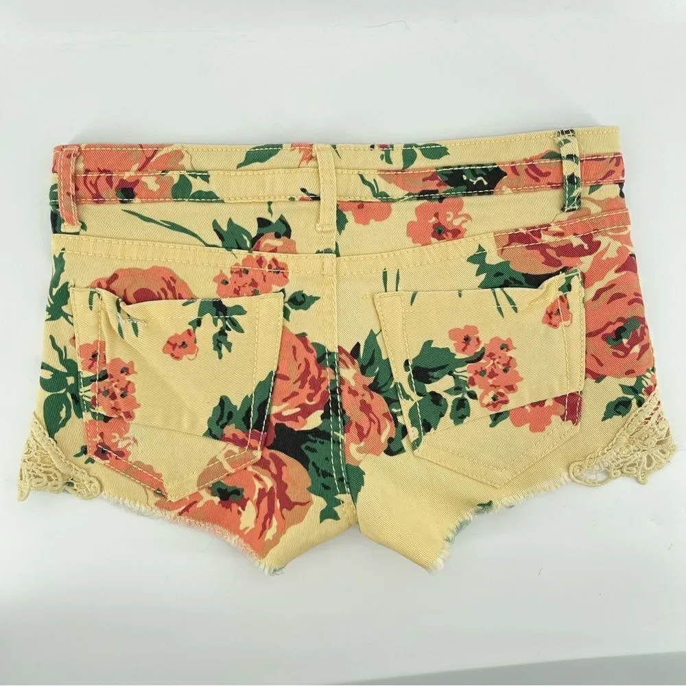 Vanilla Star Yellow Floral Distressed Crochet Appliqué Denim Short Shorts Size 5